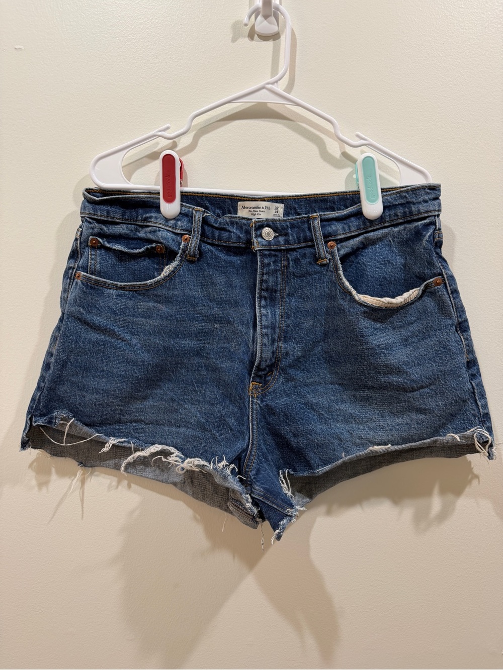 Abercrombie and Fitch Curve Love The Mom Short High Rise Size 32/14